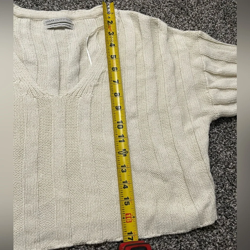 Urban Outfitters cream v neck ribbed long sleeve cropped sweater petite S - Picture 8 of 13